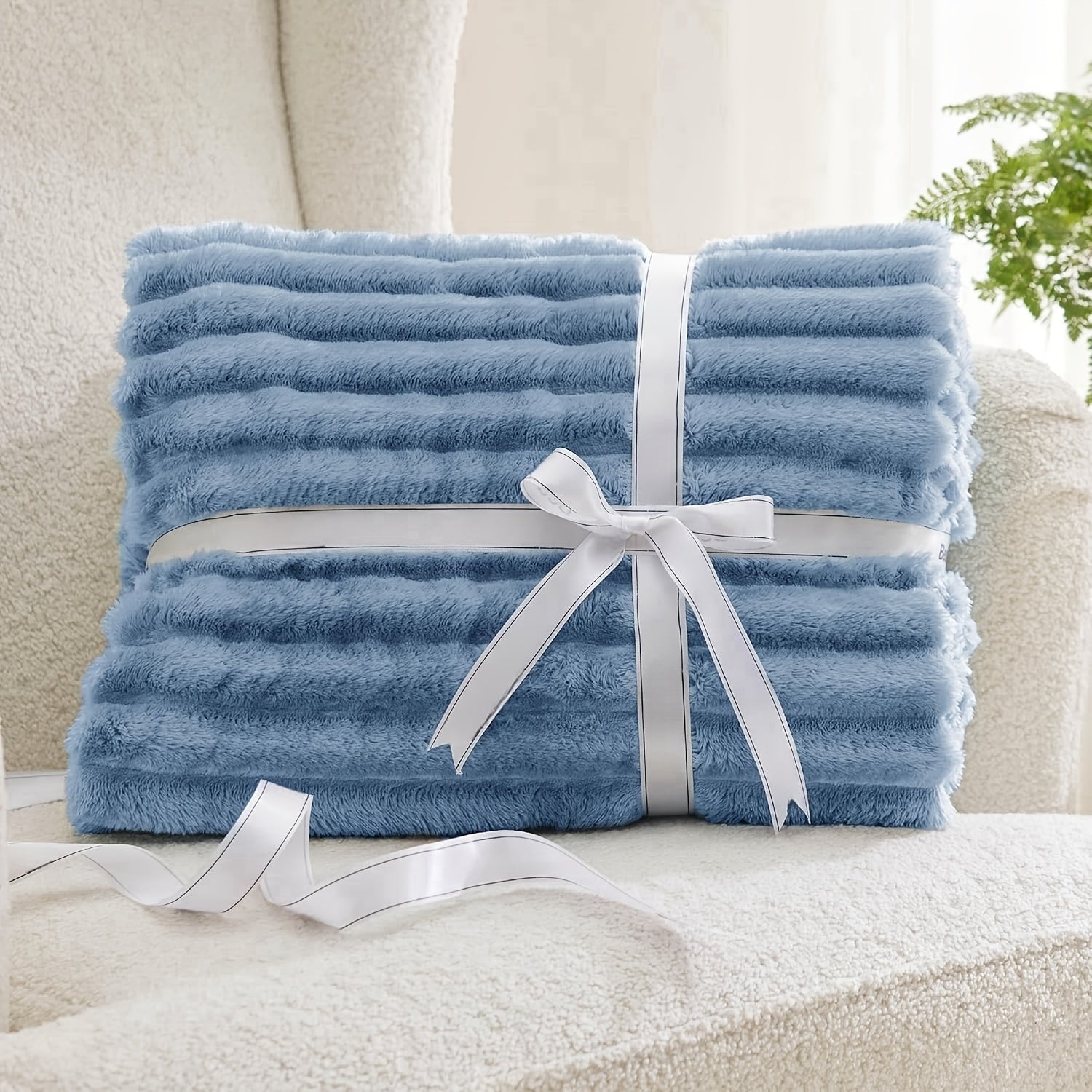 Throw Blanket – comfortable everyday home styling, Luxurious Double-Sided Faux Rabbit Fur Throw Bl