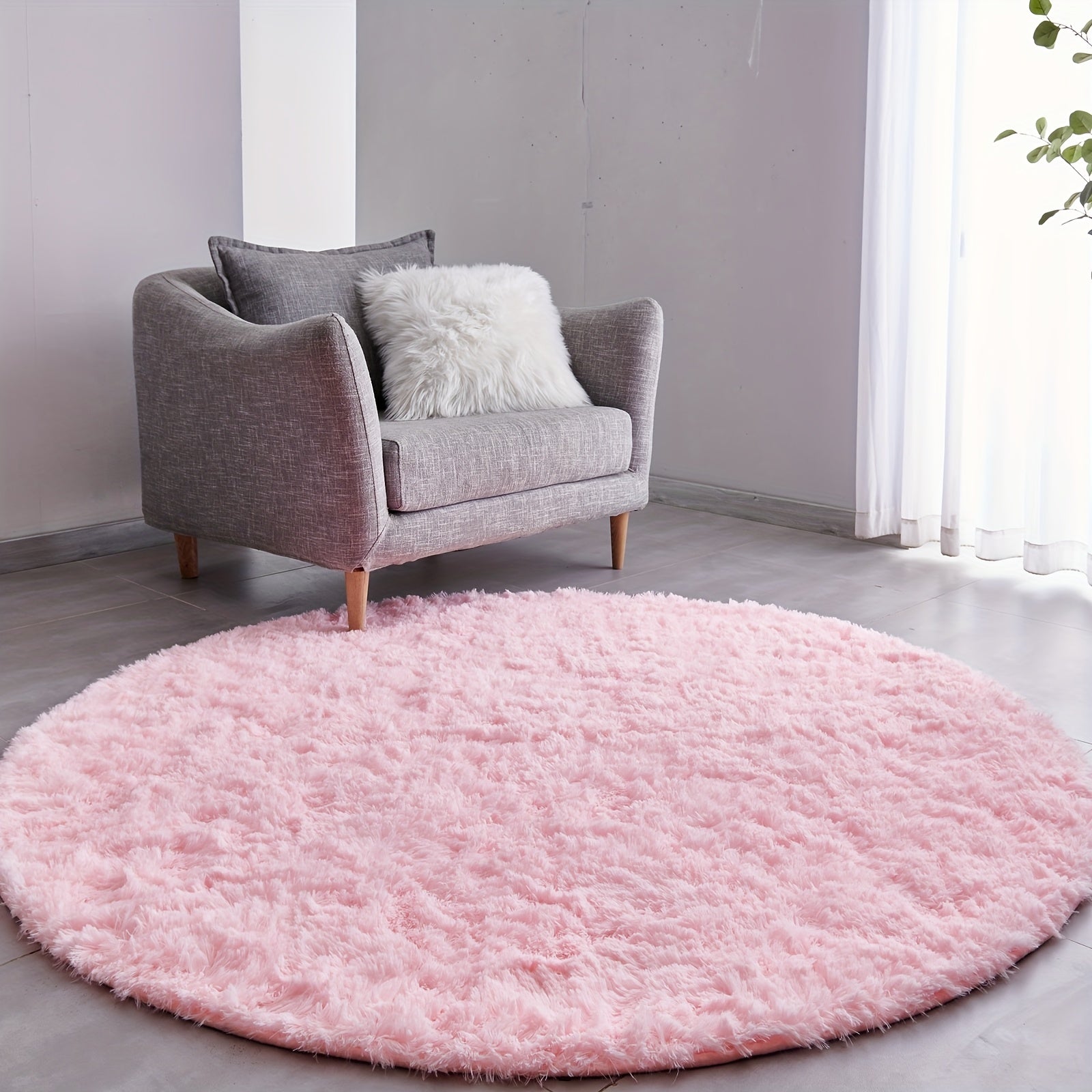 Area Rug – A Cozy Round Shaggy Rug Is Perfect for The Bedroom, While a Soft And Fluffy Round