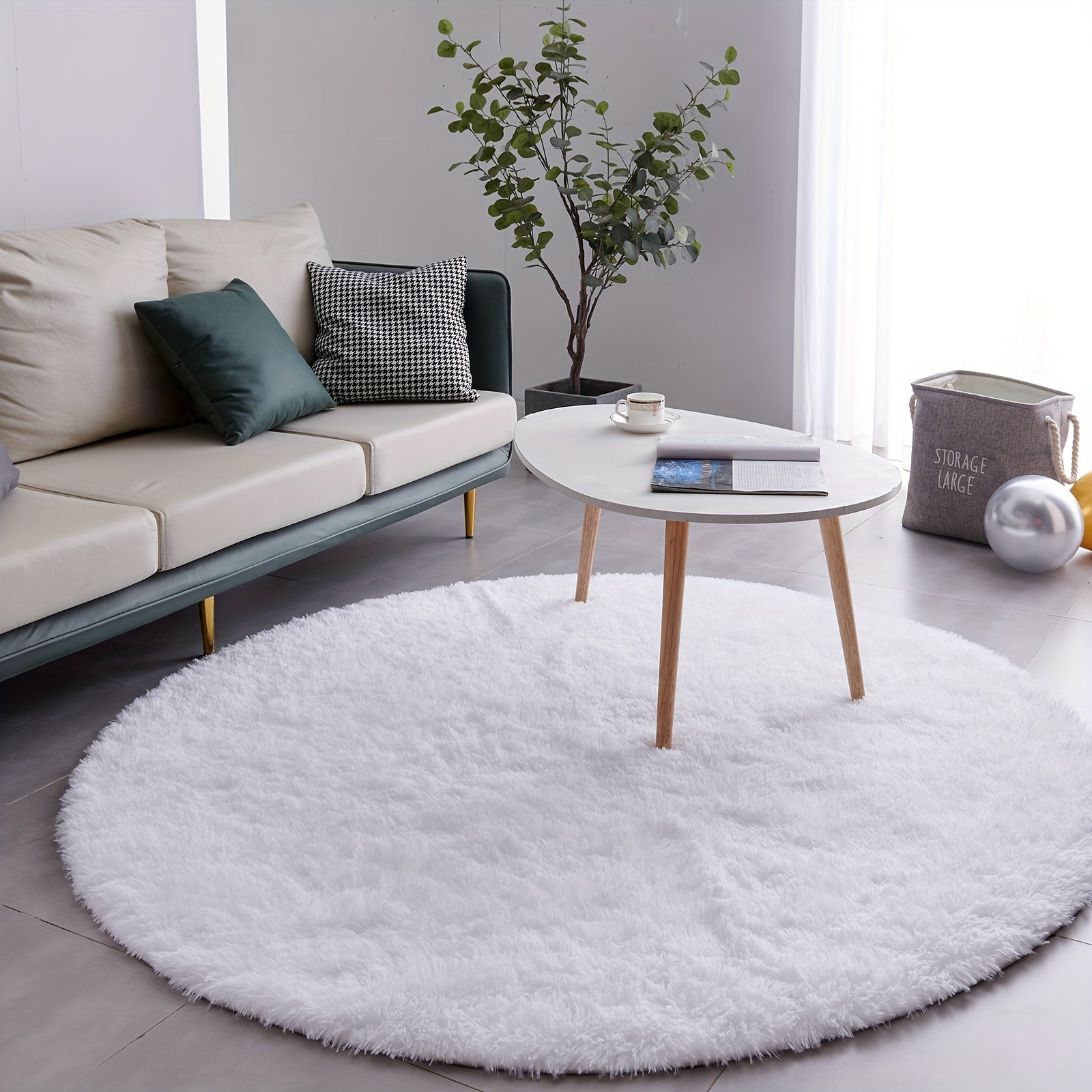 Area Rug – A Cozy Round Shaggy Rug Is Perfect for The Bedroom, While a Soft And Fluffy Round